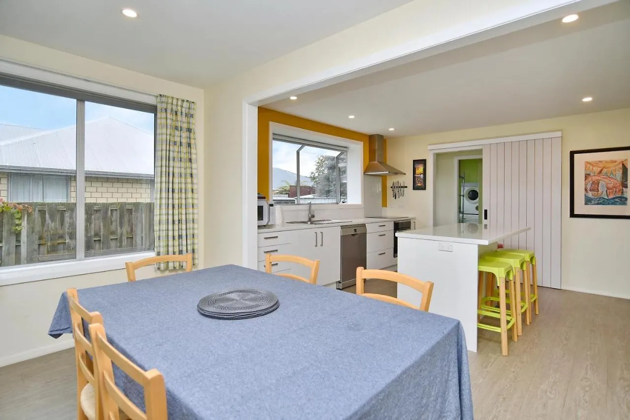 Charlesworth Villa - Christchurch Holiday Homes