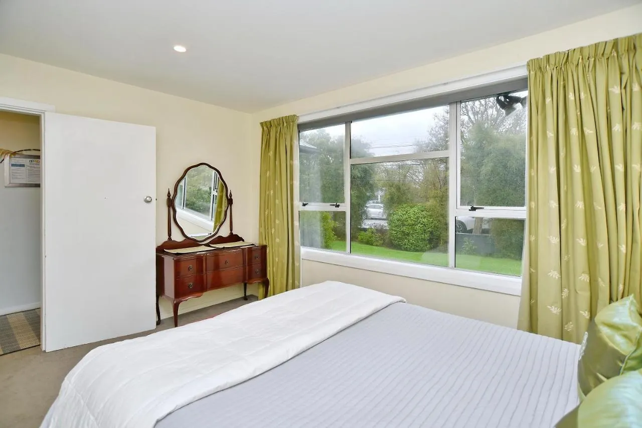 Charlesworth Villa - Christchurch Holiday Homes