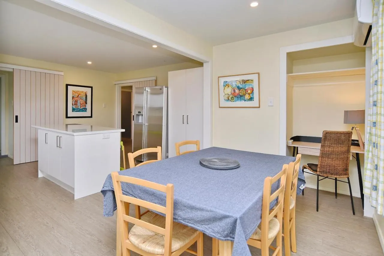Charlesworth Villa - Christchurch Holiday Homes